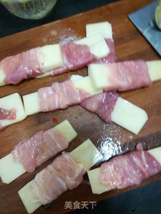 土豆条捆肉的做法步骤：2