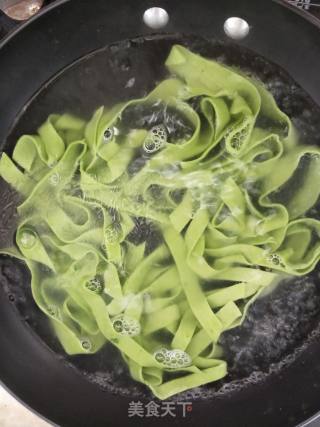 大块牛肉菠菜面的做法步骤：11