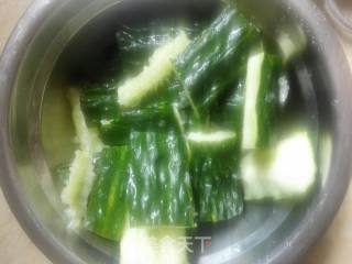 拍黄瓜的做法步骤：1