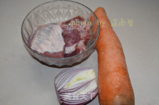 胡萝卜羊肉面，暖身暖胃暖手，美的做法步骤：1