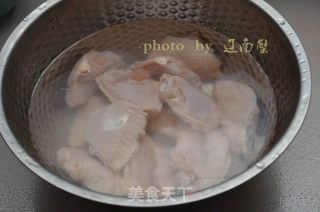 咖喱鸡翅，勾人的香味最开胃了的做法步骤：1