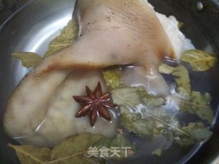 卤猪耳朵的做法步骤：2