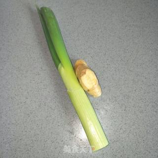 莲藕排骨汤的做法步骤：2