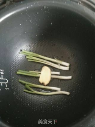电饭煲焖鸡的做法步骤：5