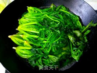 老醋花生米拌菠菜的做法步骤：2