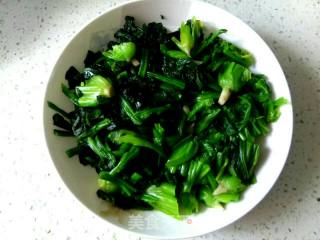 老醋花生米拌菠菜的做法步骤：5