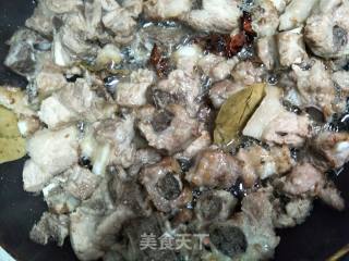 糖醋小排的做法步骤：2