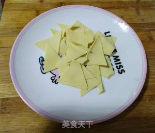 白菜炒干豆腐的做法步骤：2