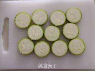 香煎西葫芦的做法步骤：1