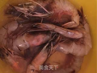鸡蛋美食～～虾仁滑蛋的做法步骤：1