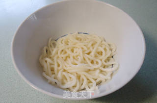 鱼饼紫苏煮乌冬的做法步骤：4