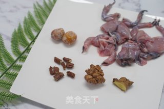 【小森妈妈菜谱】田七丹参煲田鸡的做法步骤：1