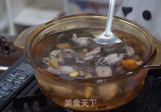 【小森妈妈菜谱】田七丹参煲田鸡的做法步骤：5