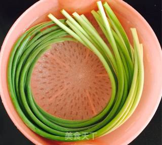 蒜苔炒肉的做法步骤：1