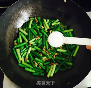 蒜苔炒肉的做法步骤：5