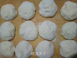 韭菜猪肉馅包子的做法步骤：4