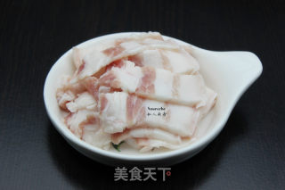 芥兰炒五花肉的做法步骤：2