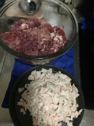 麻辣风味腊肠的做法步骤：1