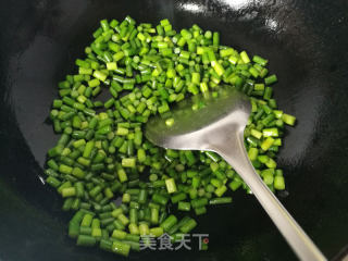 蒜苔炒鸡蛋的做法步骤：7