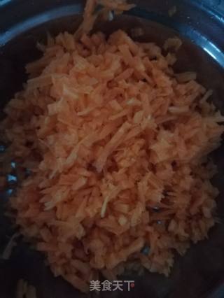 #鸡蛋美食#胡萝卜鸡蛋饼的做法步骤：1
