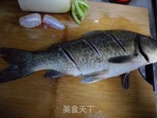 鲫鱼萝卜汤的做法步骤：1
