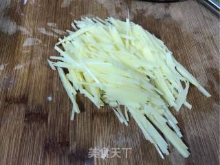 “鸡蛋美食”土豆丝炒鸡蛋的做法步骤：2
