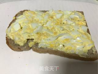 “鸡蛋美食”全麦鸡蛋三明治的做法步骤：5