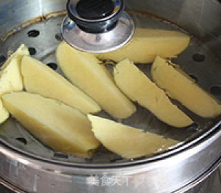 茄汁肉圆配土豆沙拉的做法步骤：2