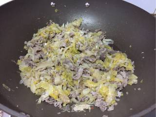 酸菜炒牛肉的做法步骤：6