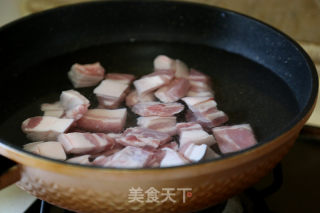 鹌鹑蛋红烧肉的做法步骤：6