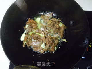 新疆正宗过油肉拌面的做法步骤：4