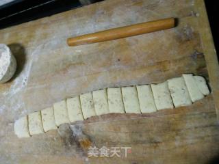 煎玉米葱香卷的做法步骤：6