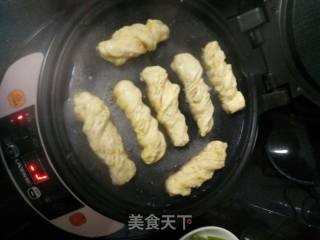 煎玉米葱香卷的做法步骤：9