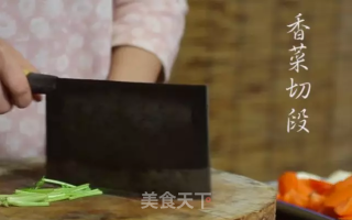 潮音潮人：胡萝卜荸荠猪骨汤的做法步骤：2