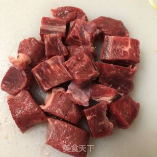 红烧牛肉的做法步骤：1