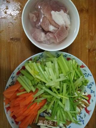 芹菜肉丝香干的做法步骤：4
