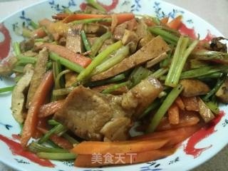 芹菜肉丝香干的做法步骤：9