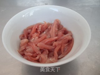 猪肉丝炒胡萝卜的做法步骤：1