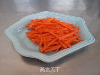 猪肉丝炒胡萝卜的做法步骤：4