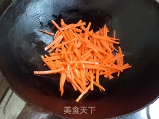 猪肉丝炒胡萝卜的做法步骤：5