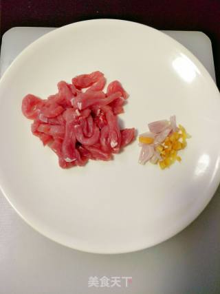 肉炒紫甘蓝四季豆的做法步骤：2