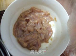 木耳炒肉片的做法步骤：2