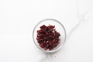 水饴版开心果草莓牛轧糖的做法步骤：2