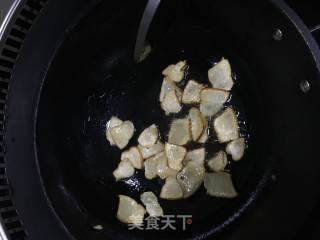 腊肉炒蒜叶的做法步骤：2