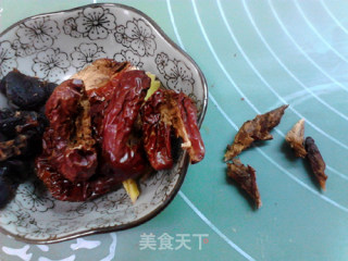 龙眼红枣饮的做法步骤：3