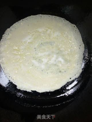 葱花鸡蛋饼的做法步骤：3