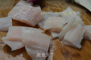 香煎鱼柳，无刺的鱼吃着才美的做法步骤：2