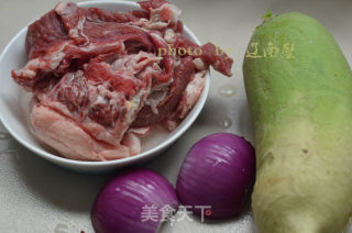 萝卜烧羊肉，冬吃萝卜夏吃姜，老百姓的保健食品的做法步骤：1