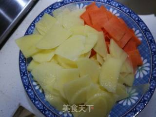 土豆片炒小油菜的做法步骤：3