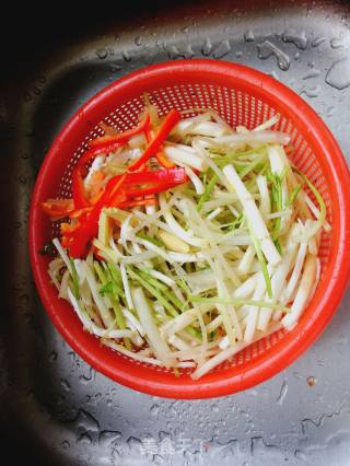 白芹炒咸肉的做法步骤：1